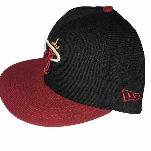 Vintage Miami Heat Hat Cap Retro Fitted Mens 7 1/2 Black Red New Era NBA HWC - Picture 3 of 8